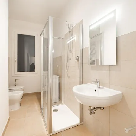 Barolo In The Heart Of 볼로냐